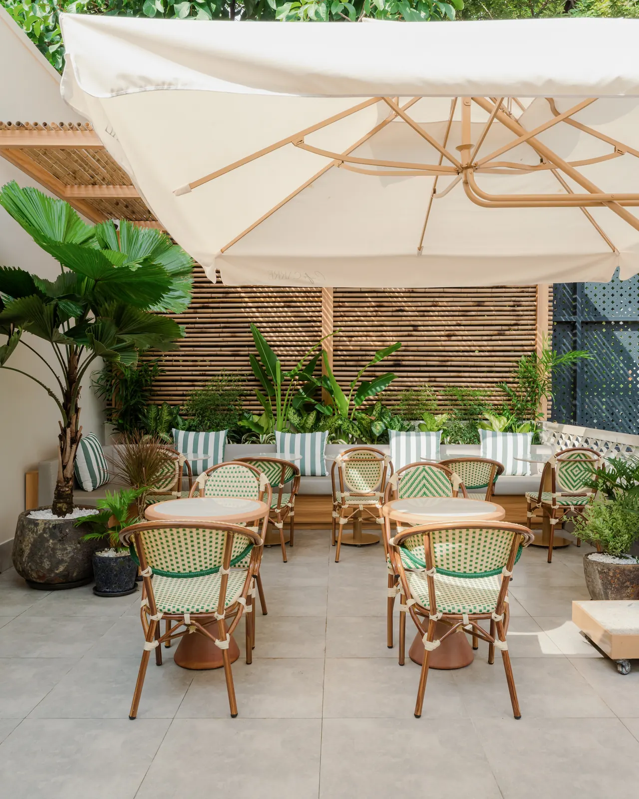 Café Carré Thảo Điền — European café & restaurant at 18 Trần Ngọc Diện, Thảo Điền